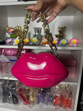 Cargar imagen en el visor de la galería, Lips Clutch
