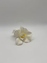 Cargar imagen en el visor de la galería, Hawaiian Hair clip
